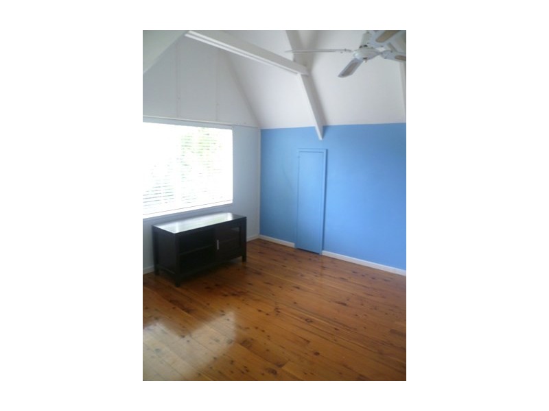 10 Sunnyside Avenue, Point Clare NSW 2250