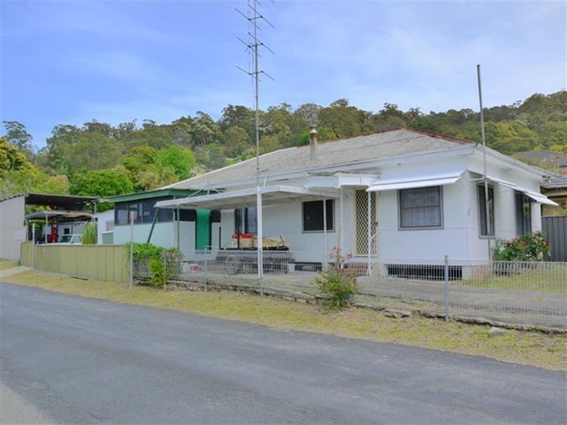 6 Talinga Avenue, Point Clare NSW 2250