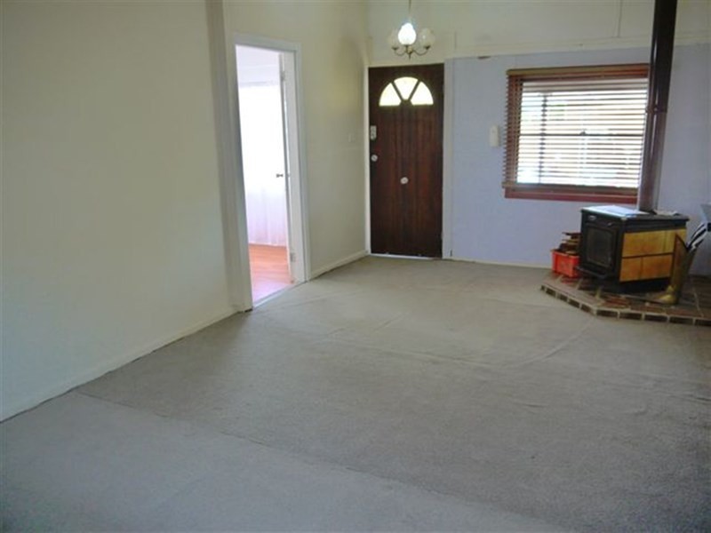 6 Talinga Avenue, Point Clare NSW 2250