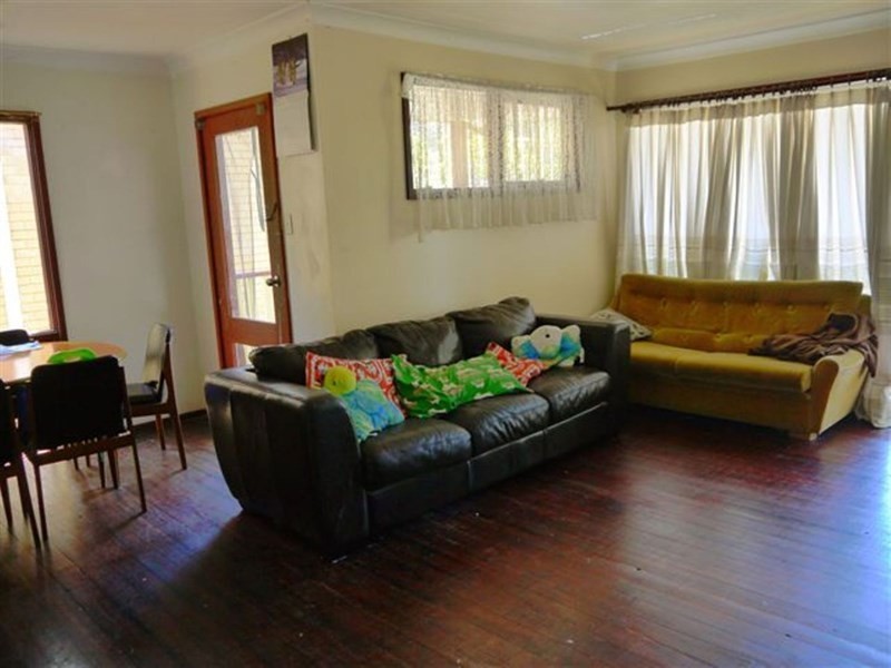 2 Dolphin Street, Tascott NSW 2250