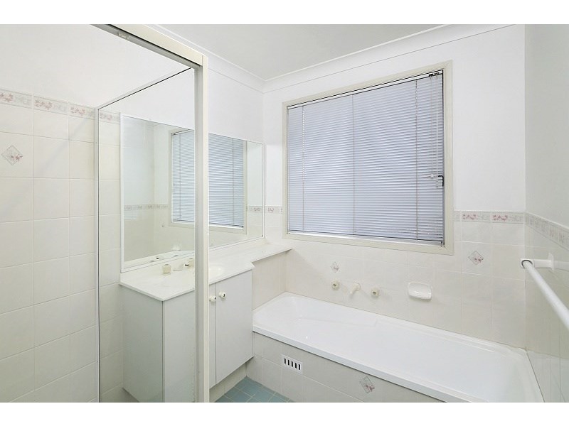 11 Wixstead Close, Point Clare NSW 2250