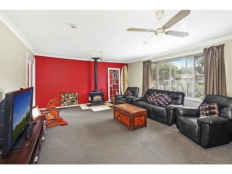 7 Althea Place, Point Clare NSW 2250