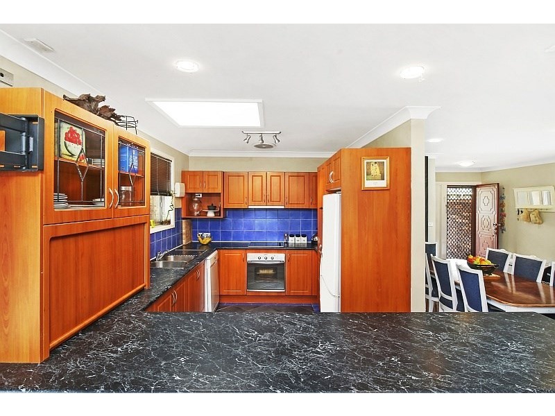 7 Althea Place, Point Clare NSW 2250