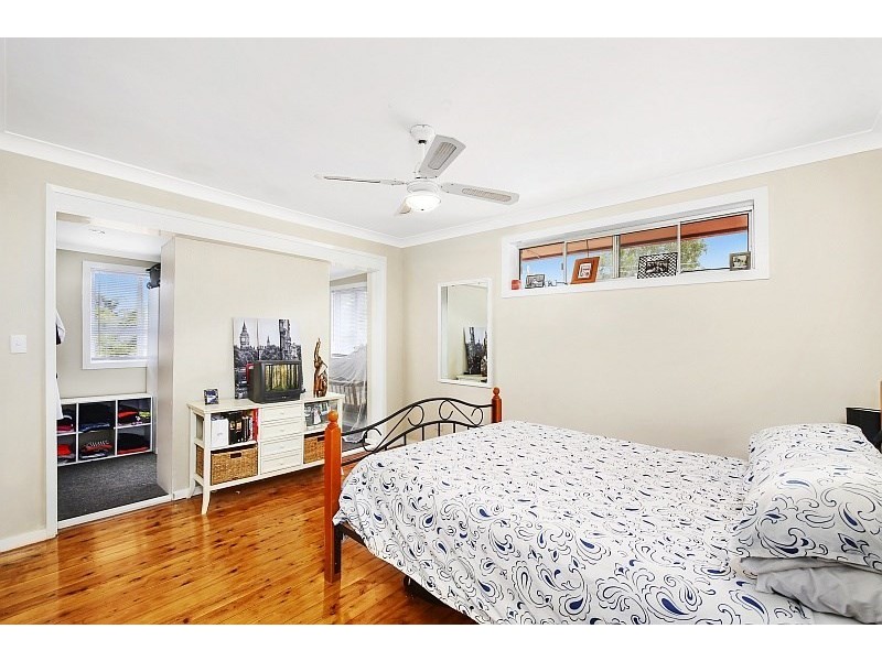 7 Althea Place, Point Clare NSW 2250