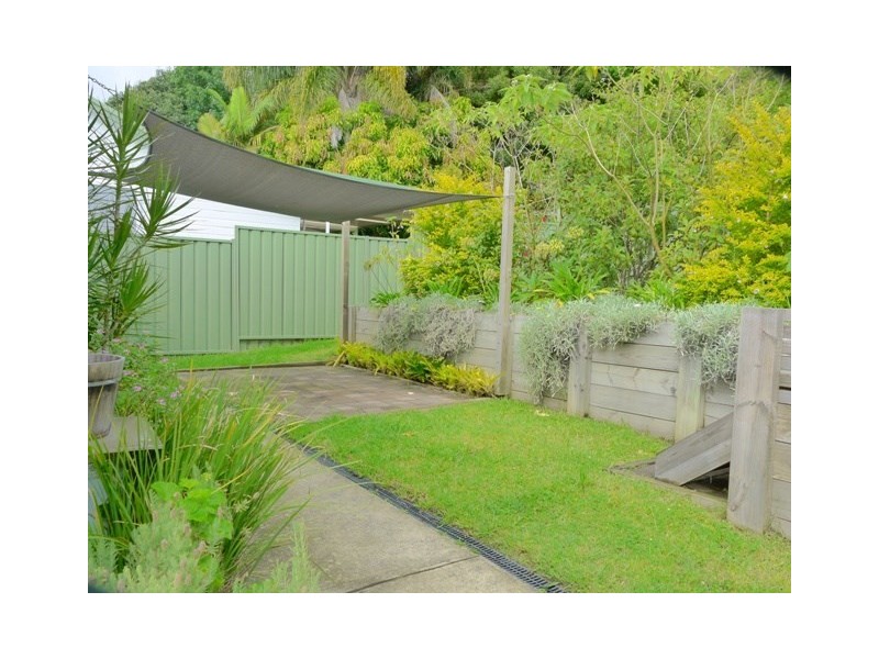 25 Nioka Avenue, Point Clare NSW 2250