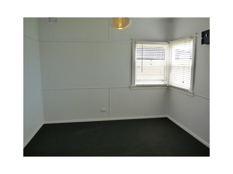 25 Nioka Avenue, Point Clare NSW 2250