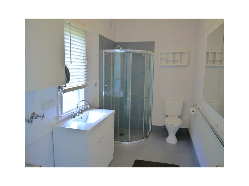 25 Nioka Avenue, Point Clare NSW 2250