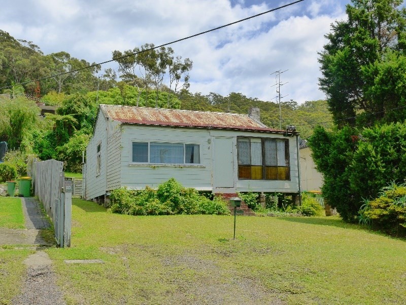 11 Nioka Avenue, Point Clare NSW 2250