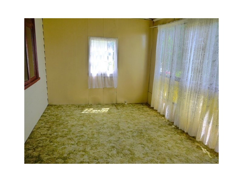 11 Nioka Avenue, Point Clare NSW 2250