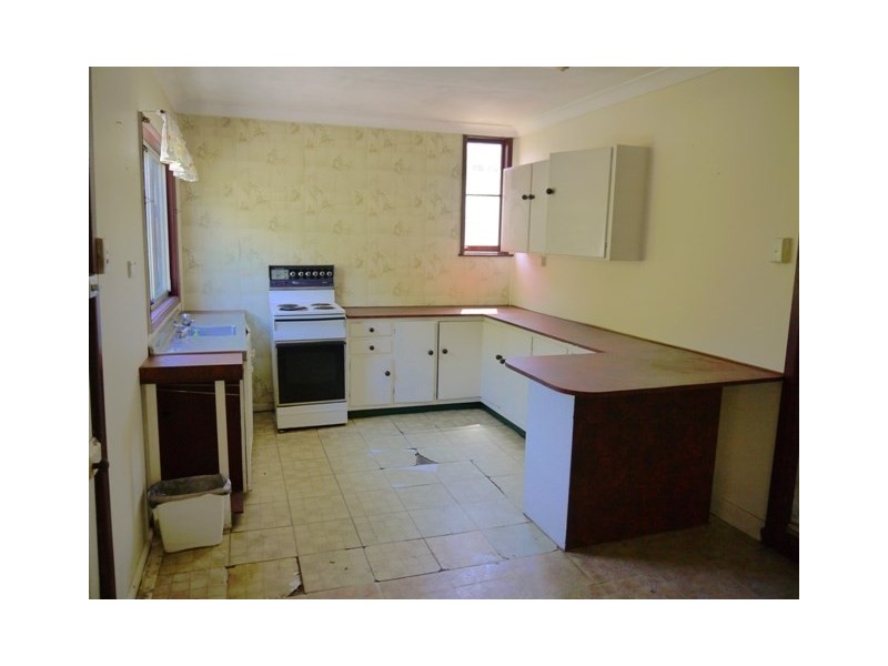 11 Nioka Avenue, Point Clare NSW 2250