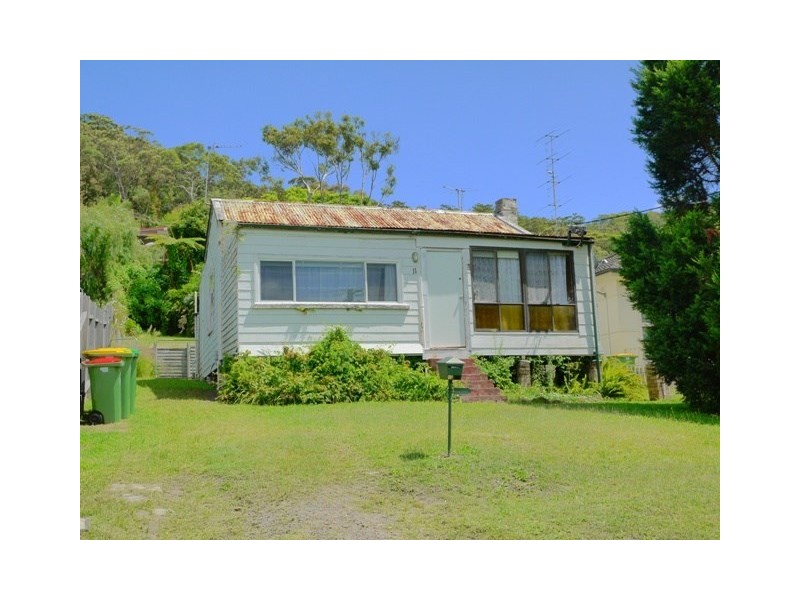 11 Nioka Avenue, Point Clare NSW 2250