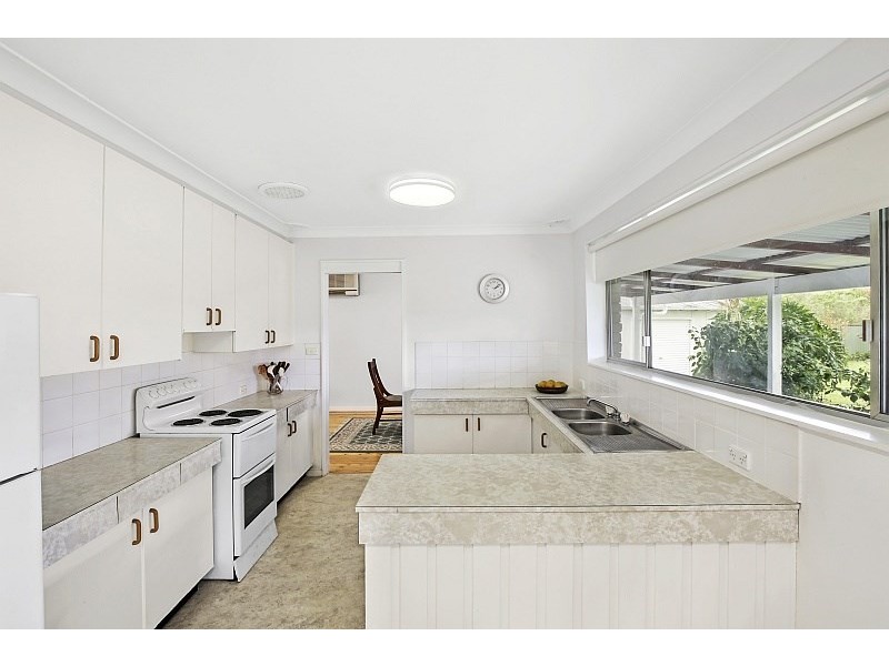 35 Bayline Drive, Point Clare NSW 2250