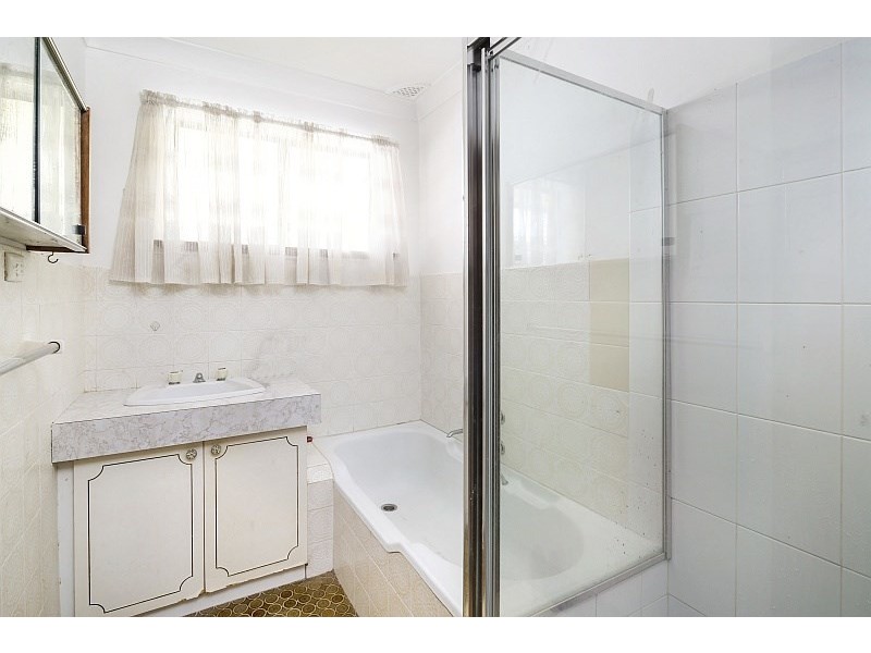 10 Sunshine Drive, Point Clare NSW 2250