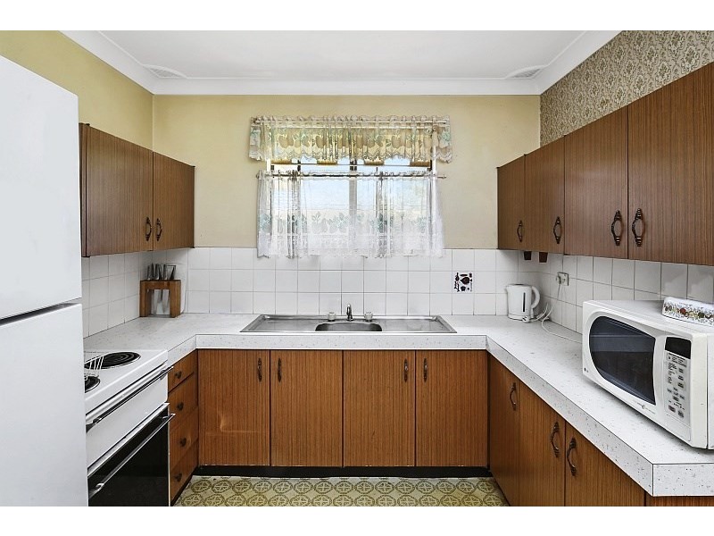 10 Sunshine Drive, Point Clare NSW 2250