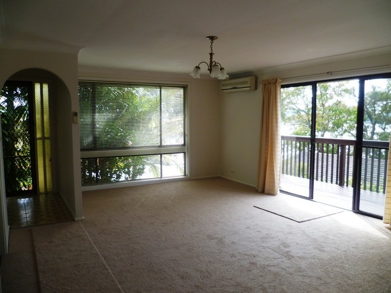 37 Coogee Road, Point Clare NSW 2250