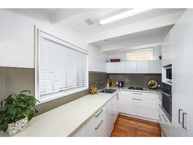 8 Murrumbooee Place, Tascott NSW 2250