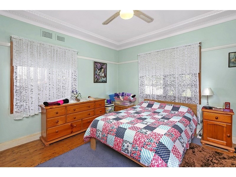 24 Nioka Avenue, Point Clare NSW 2250