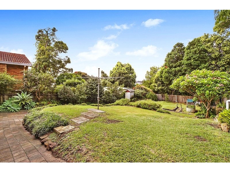 24 Nioka Avenue, Point Clare NSW 2250
