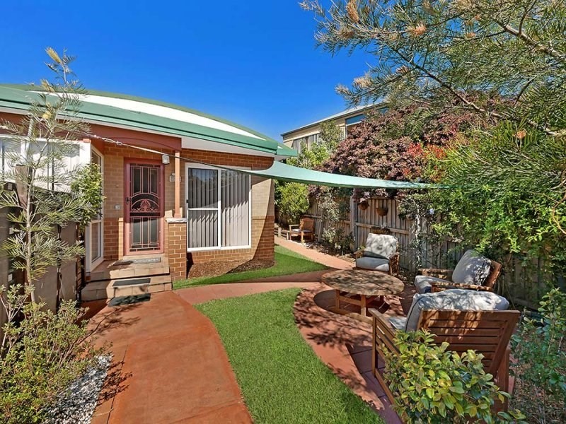 1/5-7 Broadwater Street, Point Clare NSW 2250