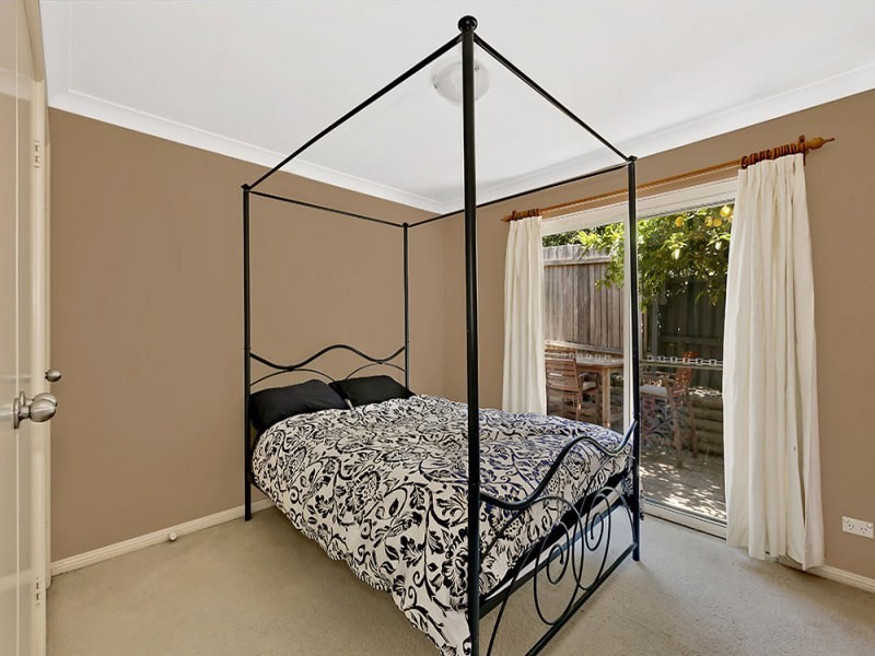 1/5-7 Broadwater Street, Point Clare NSW 2250