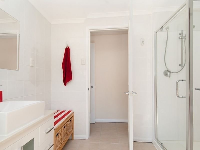 15 Welwyn Grove, Point Clare NSW 2250