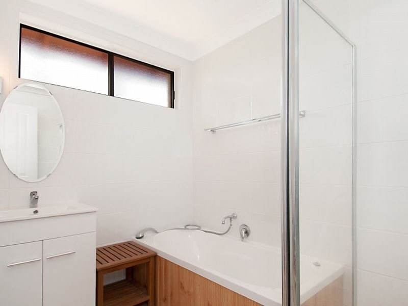 15 Welwyn Grove, Point Clare NSW 2250