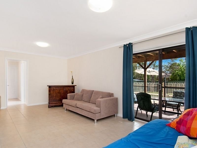 15 Welwyn Grove, Point Clare NSW 2250