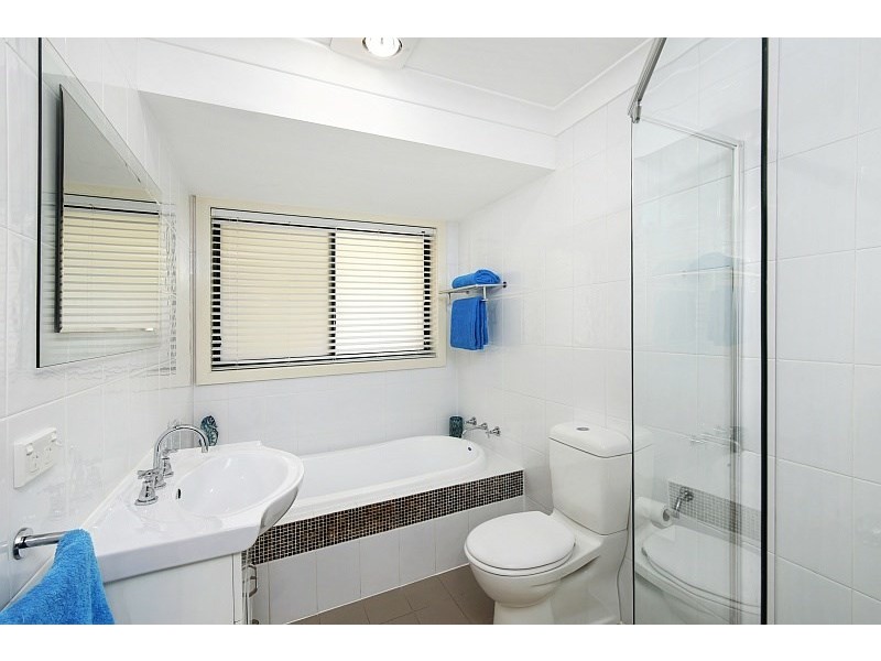 16 Nari Avenue, Point Clare NSW 2250