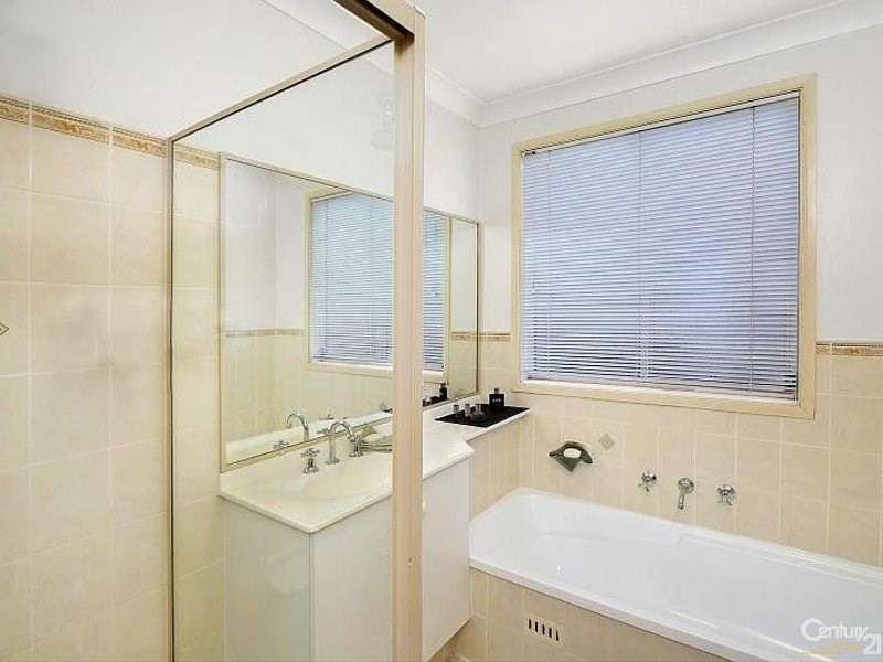3 Wixstead Close, Point Clare NSW 2250