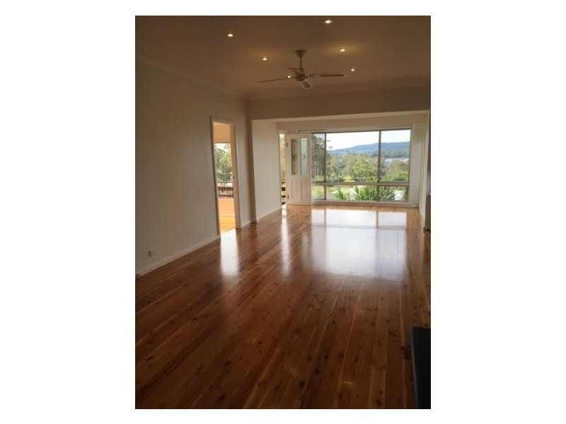 4 Hughes Street, Point Clare NSW 2250