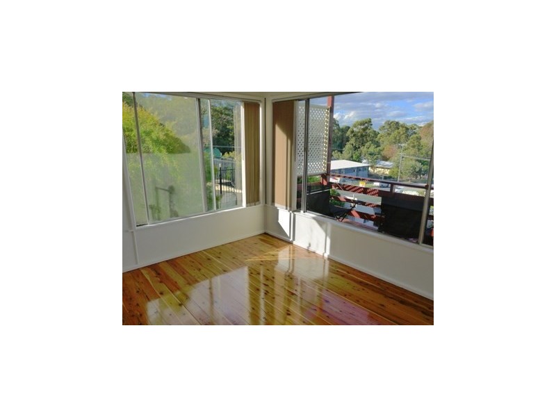 4 Hughes Street, Point Clare NSW 2250