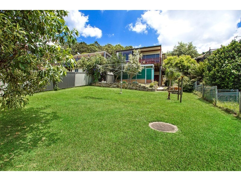 4 Hughes Street, Point Clare NSW 2250