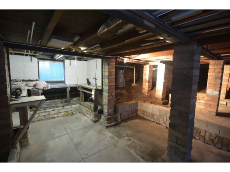 4 Hughes Street, Point Clare NSW 2250
