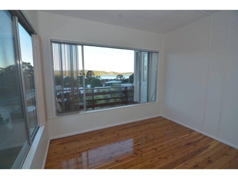 4 Hughes Street, Point Clare NSW 2250