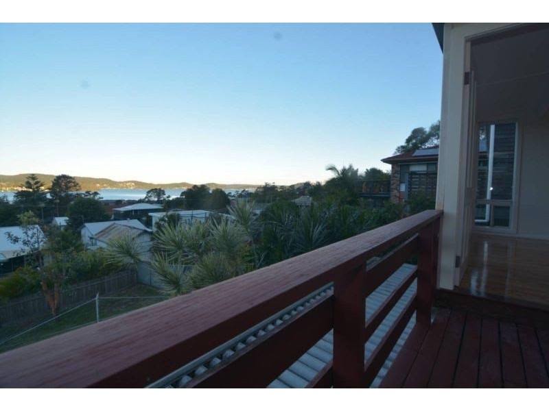 4 Hughes Street, Point Clare NSW 2250