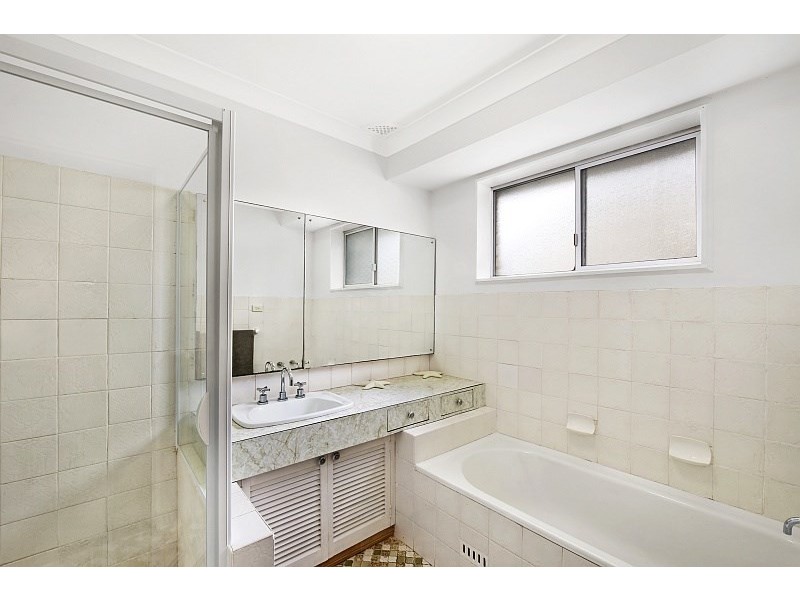 35 Bayline Drive, Point Clare NSW 2250