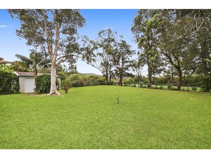 35 Bayline Drive, Point Clare NSW 2250