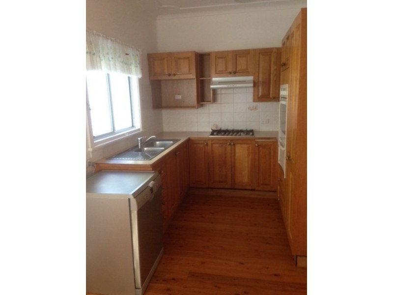 221 Brisbane Water Drive, Point Clare NSW 2250