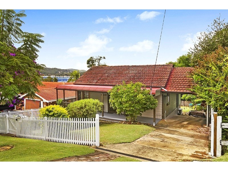 24 Nioka Avenue, Point Clare NSW 2250