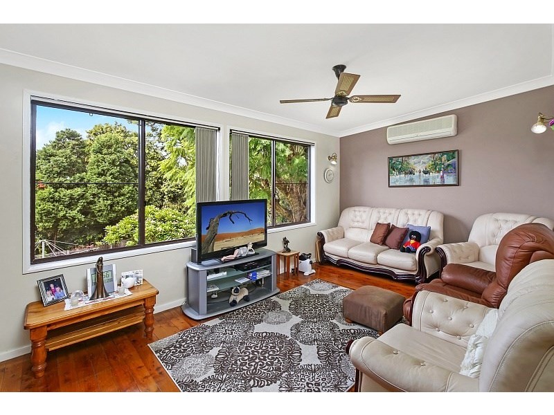 24 Nioka Avenue, Point Clare NSW 2250