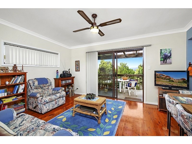 24 Nioka Avenue, Point Clare NSW 2250