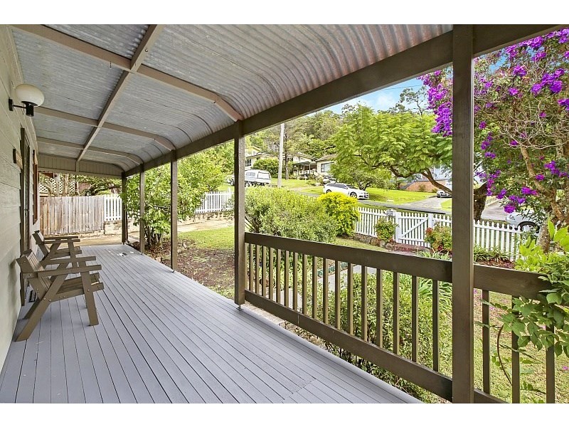 24 Nioka Avenue, Point Clare NSW 2250