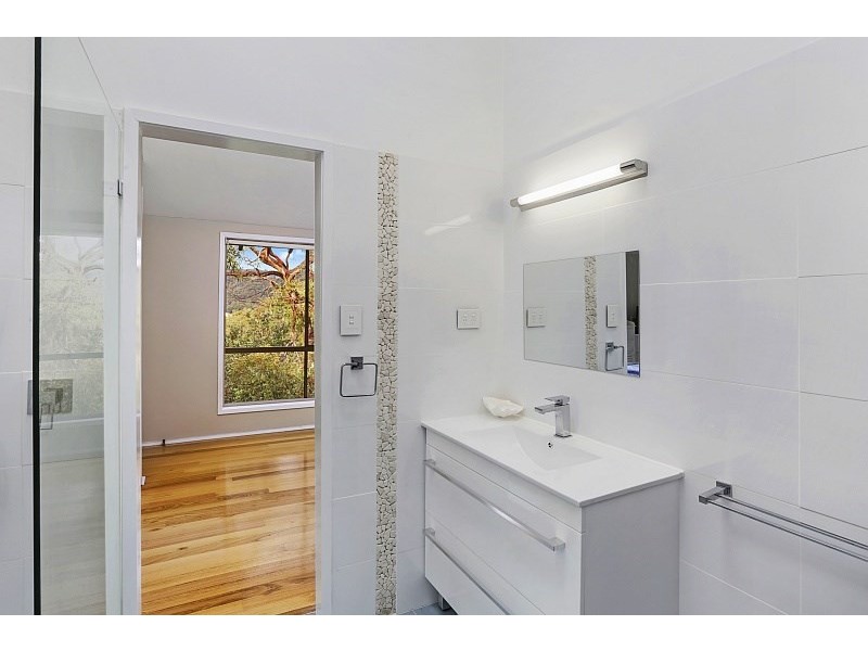 27 Sandstone Crescent, Tascott NSW 2250