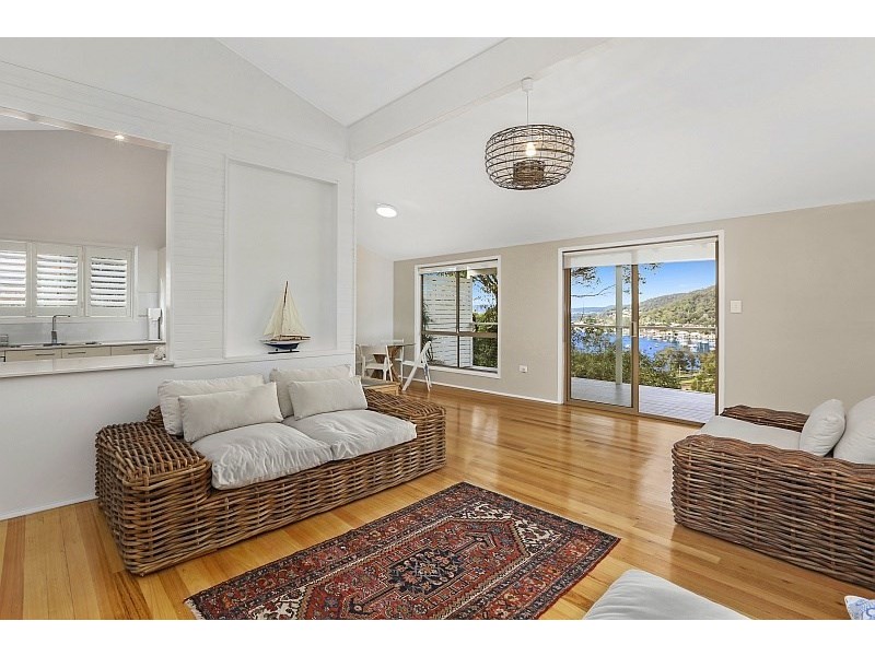 27 Sandstone Crescent, Tascott NSW 2250