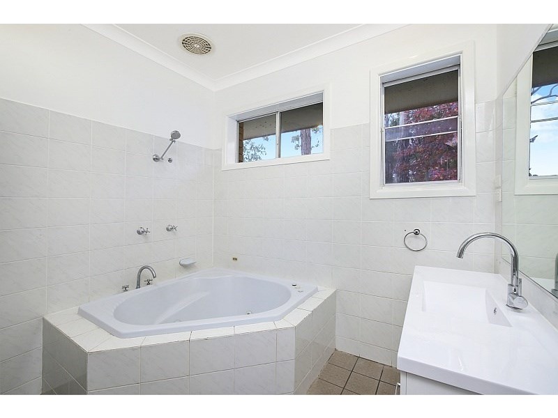 29 Fiona Street, Point Clare NSW 2250