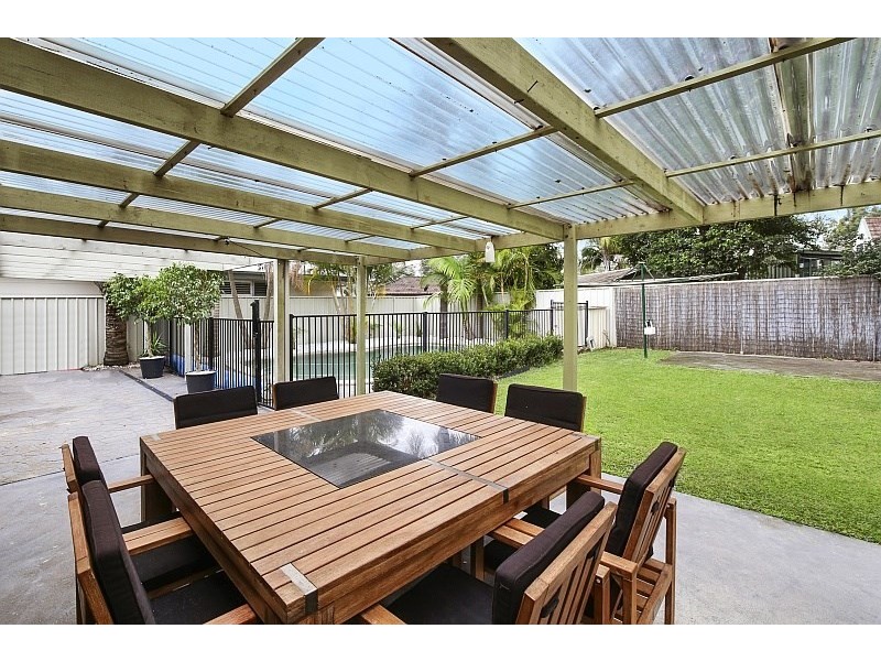 16 Sunshine Drive, Point Clare NSW 2250