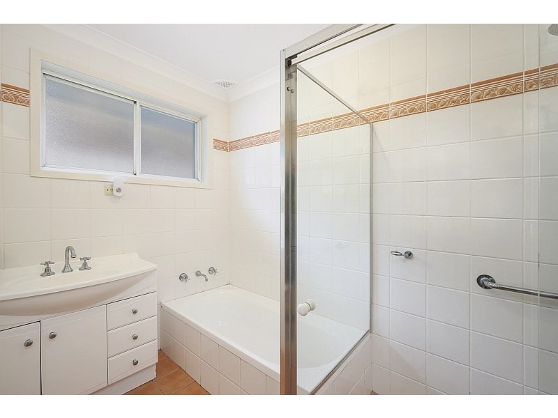 16 Sunshine Drive, Point Clare NSW 2250