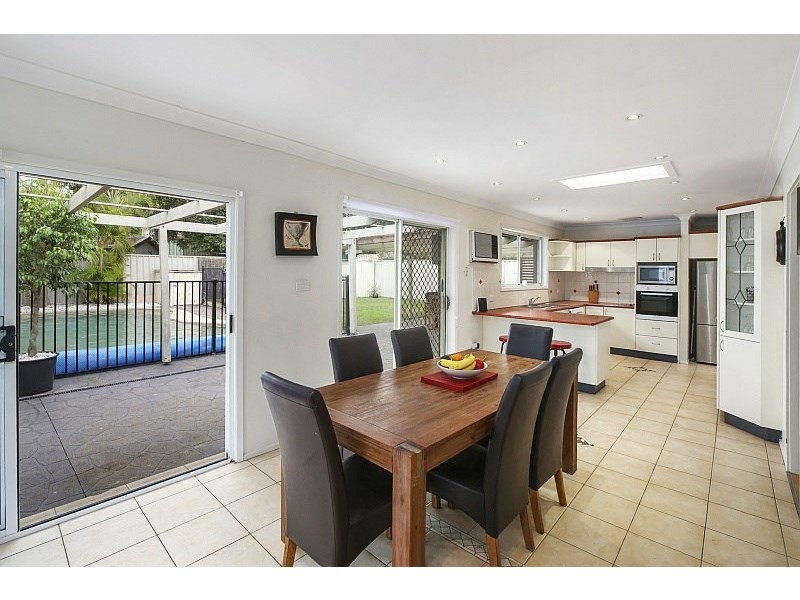 16 Sunshine Drive, Point Clare NSW 2250