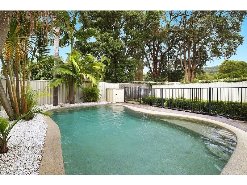 16 Sunshine Drive, Point Clare NSW 2250