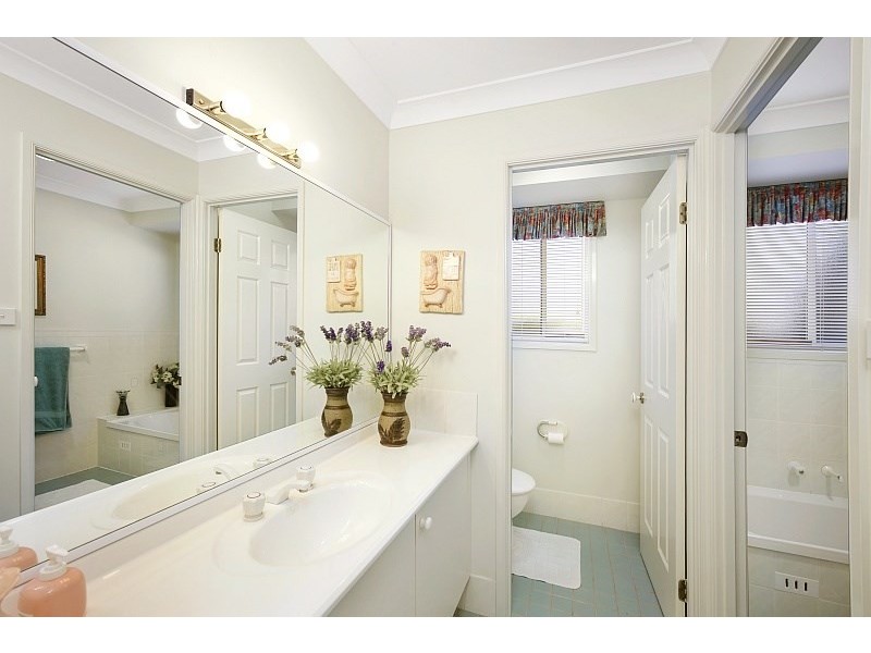 19 Singleton Road, Point Clare NSW 2250